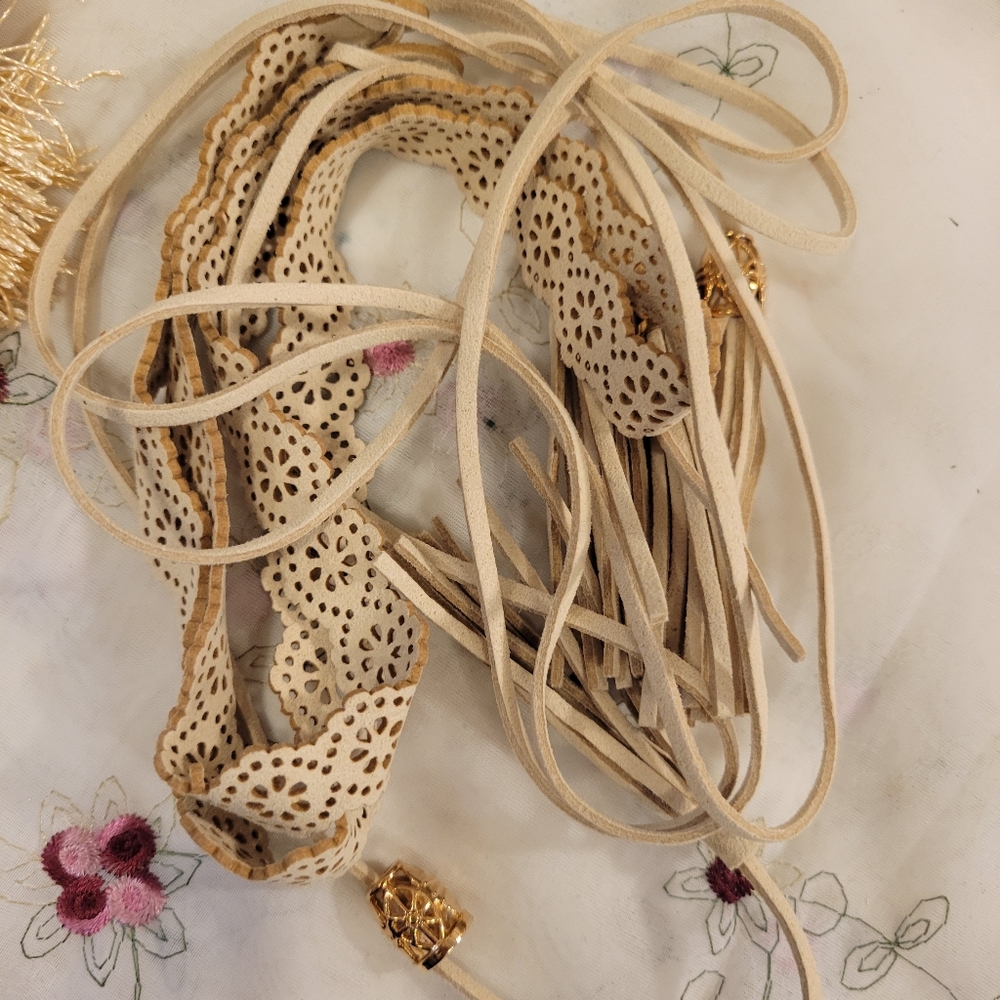 NWT Boho Rope & Pu Belt With Tassels Size OS white And Tan